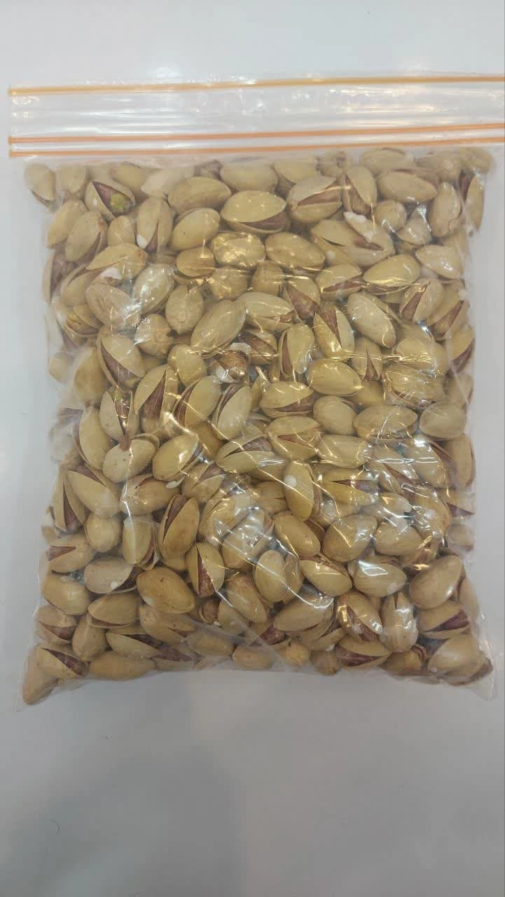 پسته نمکی احمد آقا یی در جه یک نیم کیلویی