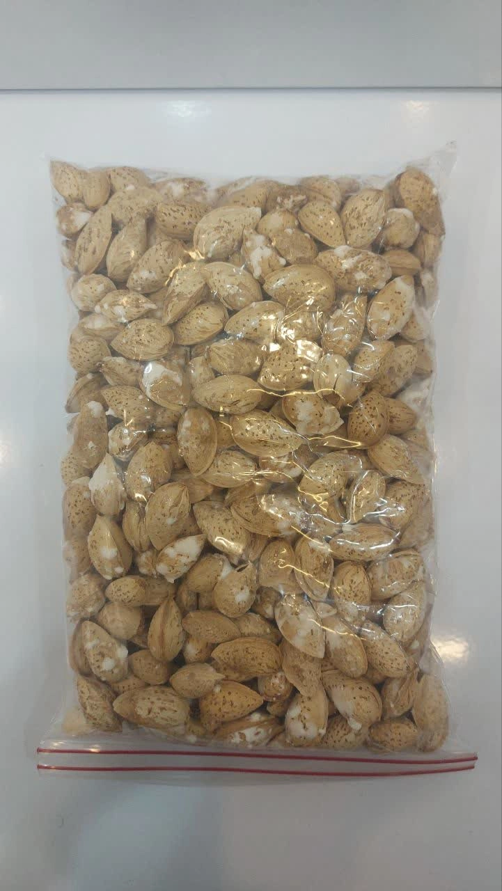 بادام پوست کاغذی نیم کیلویی