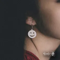 پلاک  ایموجی چشمک کد 40796
